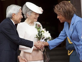 Governor General Michaelle Jean welcomes Japan’s Emperor Akihito and Empress Michiko to Canada, July 6, 2009.