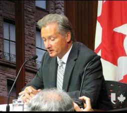 Ontario auditor general Jim McCarter delivers his report at Queen’s Park, October 7, 2009.