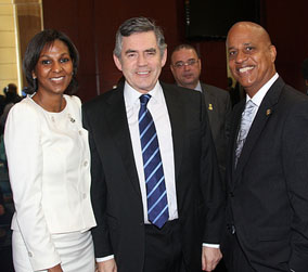 Belize Prime Minister Dean Barrow (r) and his wife Kim with British Prime Minister Gordon Brown. Kenroy Ambris/Commonwealth Secretariat.