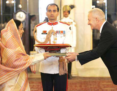The Ambassador of Ireland to India, Kenneth Thompson, presenting his credentials to the President of India, Pratibha Devisingh Patil at Rashtrapati Bhavan, in New Delhi on November 10, 2008. Here are two parliamentary democracies identical in form to our parliamentary democracy in Canada, that have made the transition from self-governing British dominion and constitutional monarchy to independent parliamentary democratic republic without any great difficulty. Has Andrew Coyne on the “At Issue” panel ever heard of these places?