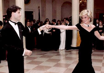 Diana, Princess of Wales dancing with John Travolta at a White House dinner on 9 November 1985.