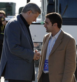 Stephen Harper speaks with his press secretary Dimitri Soudas at Saint-Hubert, Quebec, three days before the October 14, 2008 election. Does anyone paying attention really believe Mr. Soudas in late December 2009, when he says Parliament is now being prorogued “to make sure the economy stays on track . . . and returns to balanced budgets”?
