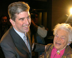 Glen Murray,  back in 2004 when he was Mayor of Winnipeg, shares a joke with  Mississauga Mayor Hazel McCallion. As of February 4, 2010, Mr. Murray is Liberal MPP for Toronto Centre at Queen’s Park in Ontario. And Premier Dalton McGuinty is pleased. AARON HARRIS/CP FILE PHOTO. 