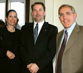 Bob Chiarelli (r) during his servcie as Mayor of Ottawa, with RenÃ©e Bates of the  Aristocrat Hotel (l) and Julian Armour of the  Ottawa Chamber Music Festival (c). The question now is can Bob Chiarelli hold Ottawa West-Nepean for Dalton McGuinty’s Liberals on March 4, 2010?  Â©Photo by  Lois Siegel.