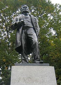 Statue of Oliver Mowat at Queen’s Park in Toronto today. Will there also be a statue of Dalton McGuinty some day – or has Canada’s most populous province finally outgrown such things? Photo by Nick Moreau.