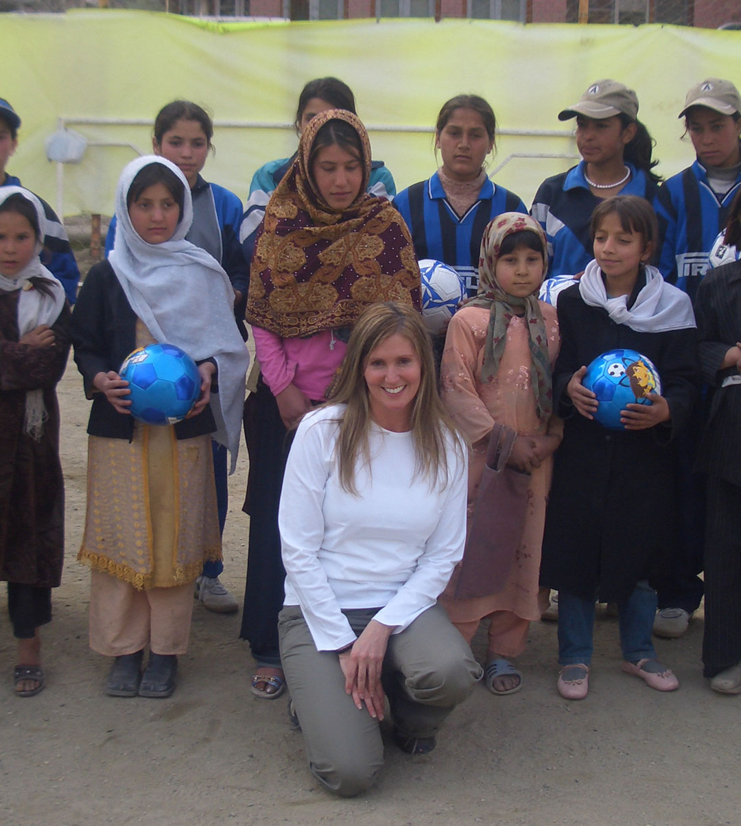 Helena Guergis on a visit to Afghanistan, as Foreign Affairs and International Trade Secretary of State, April 2007. 