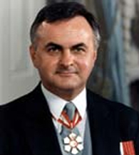   Ray Hnatyshyn, born in Saskatoon, cabinet minister in the Conservative governments of Joe Clark and Brian Mulroney, and then Governor General of Canada, 1990—1995. He opened up Rideau Hall to the public, and “was praised for raising the stature of Ukrainian Canadians.”