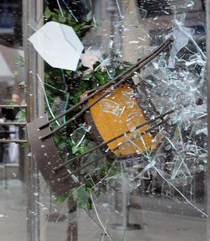 RICAHRD LAUTENS (photo):  A chair is thrown through the window of  Tim Horton’s near the corner of Yonge and College.