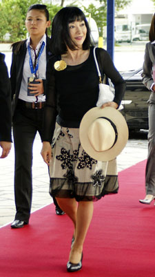 Miyuki Hatoyama, wife of Japan's former Prime Minister Yukio Hatoyama, at Asia-Pacific Economic Cooperation (APEC) Summit in Singapore, November 15, 2009. 