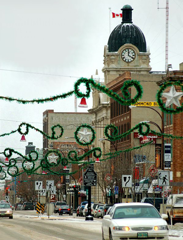  Beautiful downtown Moose Jaw, Christmas 2006.  Compliments zenwaiter.com.