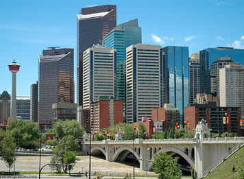 Downtown Calgary 2005 : “Not so long ago, Montreal was a larger financial centre than Toronto, and Toronto may well eventually be surpassed by Vancouver or Calgary.” 