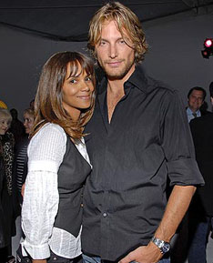HB Halle Berry and her Canadian ex-husband (and father of her young daughter) Gabriel Aubry. Who said Canadians never do anything interesting?
